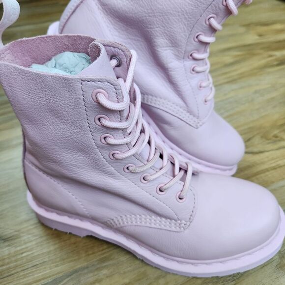 🩵NIB Dr. Martens Chalk Pink Mono Pascal Virginia Leather 1460 Boots Size 8 - Picture 4 of 15